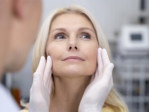 6 señales de que un lifting facial te daría los resultados que buscas