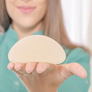 Todas las claves de la mamoplastia de aumento y de reducción